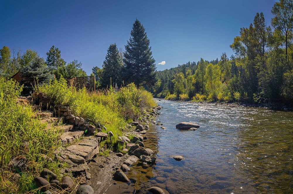 Cozy Home w/ Hot Tub: 7 Mi to Pagosa Hot Springs