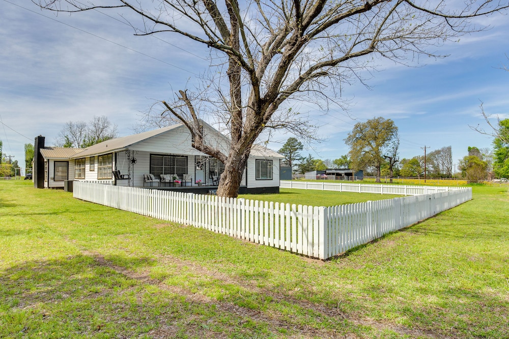 Grapeland Farm Retreat w/ Pool, Grill Fire Pit - Property Image 4