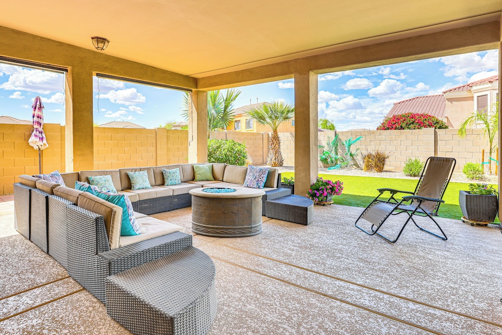 Backyard Oasis w/ Fire Pit: Laveen Village Retreat