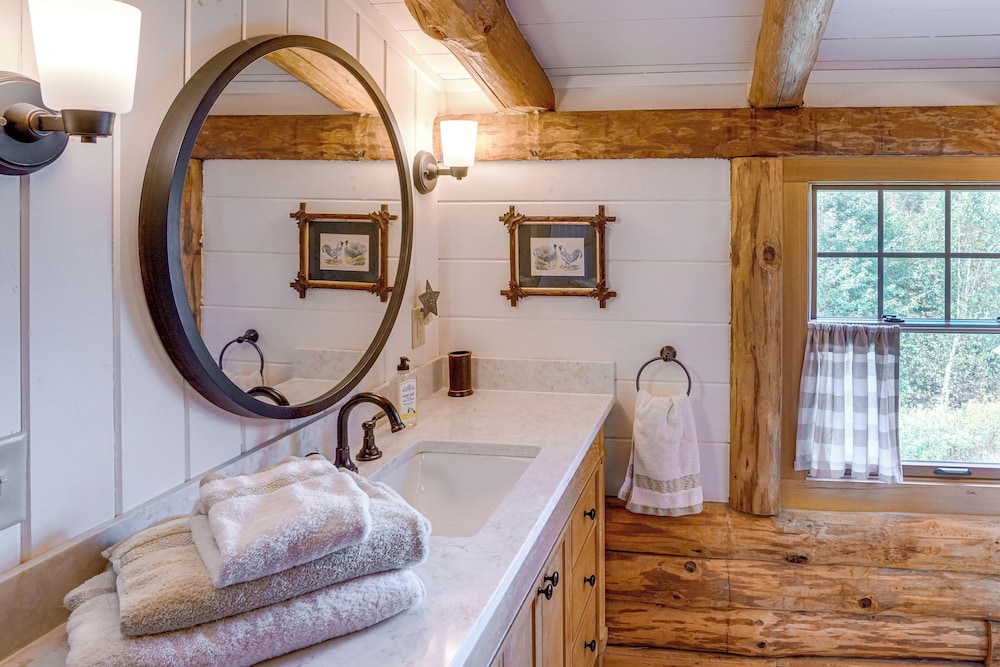 Cozy Log Cabin Near Mt Snow: Views, Modern Comfort