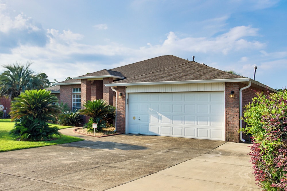 Outdoor Oasis: Group Getaway in Pensacola!