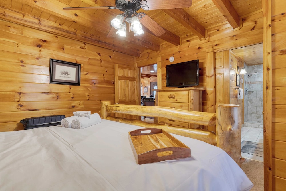 Cozy Cabin Near Dollywood Attractions Hot Tub, Game Room, Views Anne's Place