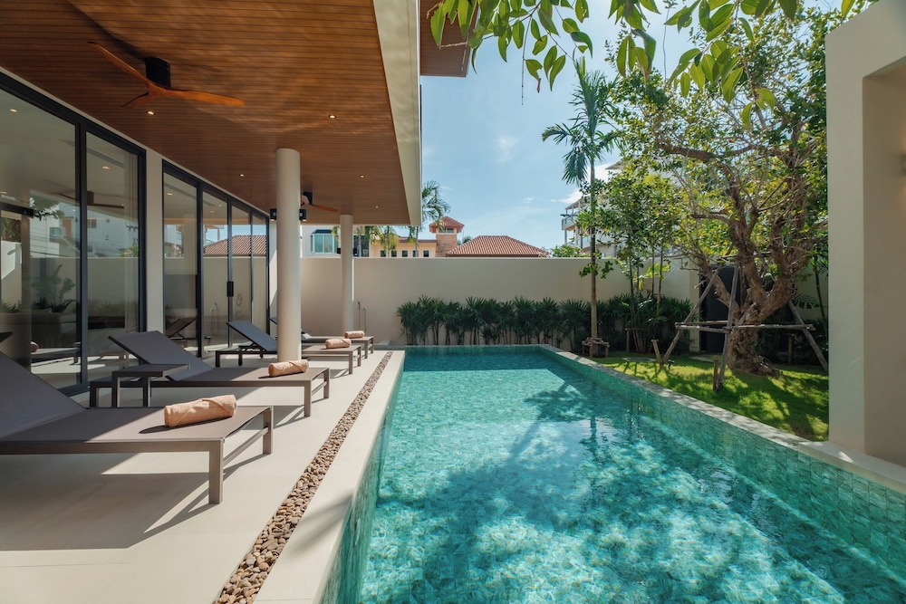 Modern Tropical Pool Villa - Saiyuan