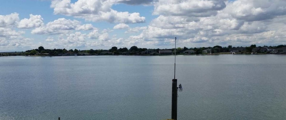 Lakeshore Inn Water Front