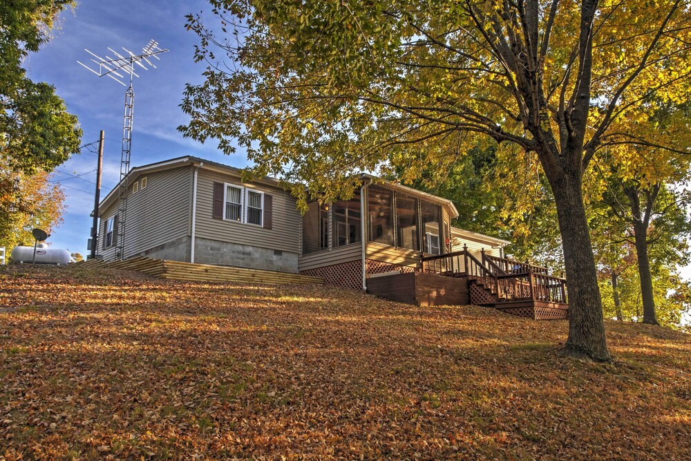 Captivating Cadiz Hideaway w/ Deck on Lake Barkley view 2