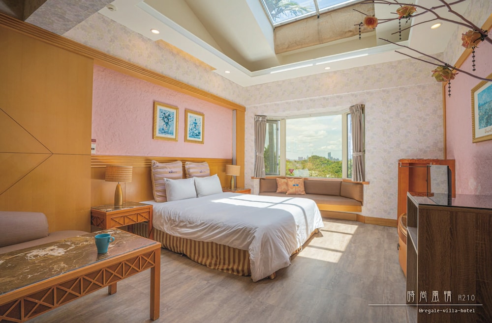 Regale Villa Hotel