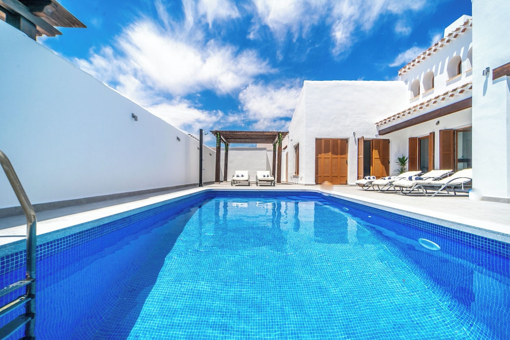 El Valle Golf Resort- Private Pool- Bbq- Parking
