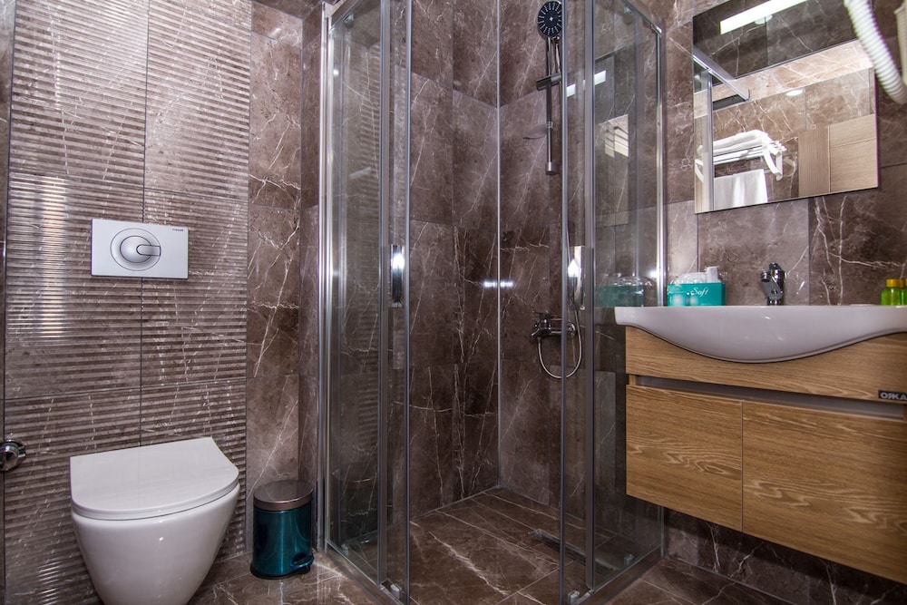 An Grand Otel - Image 29