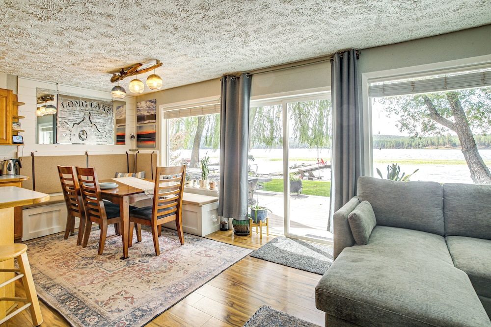 Hot Tub, Deck & Mtn Views: Nine Mile Falls Duplex