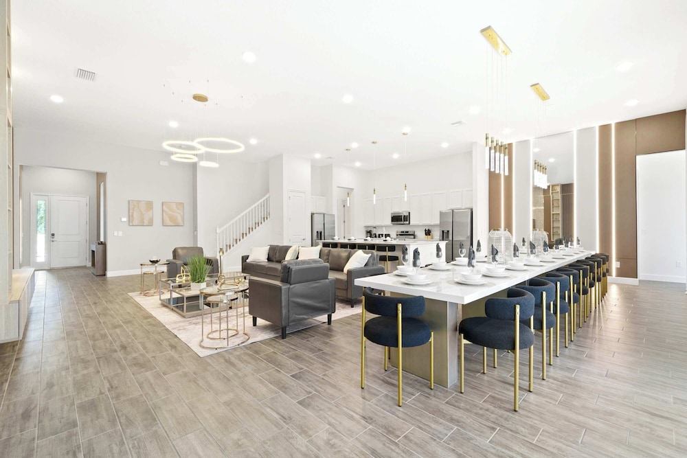 Magical 15-bedroom Villa Game Room, Theater & More!