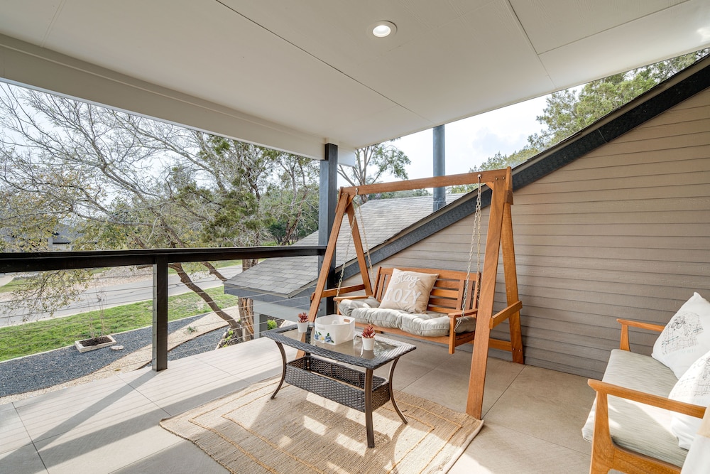 Lago Vista Home w/ Putting Green, Pool & Jacuzzi view 5