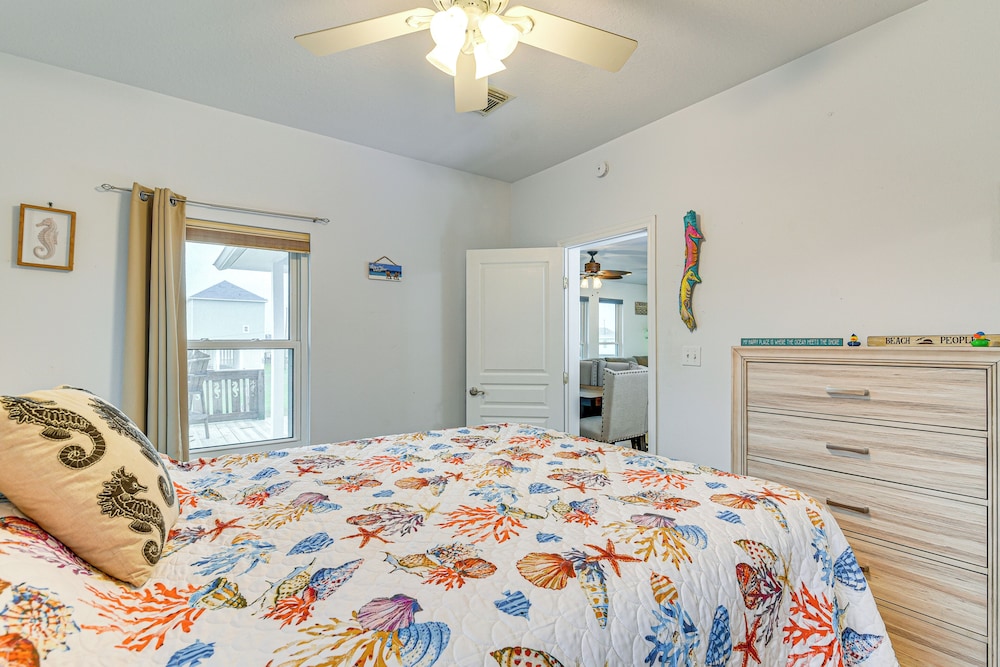 Near Surfside Jetty County Park: Home w/ Deck!