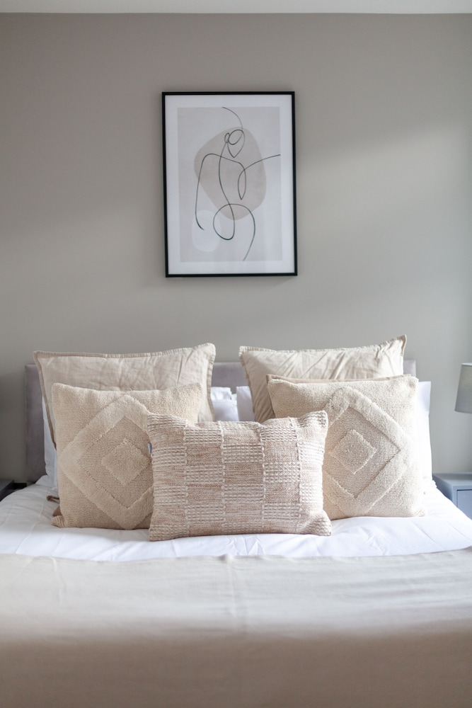 3 Bed Flat by Limehouse Basin