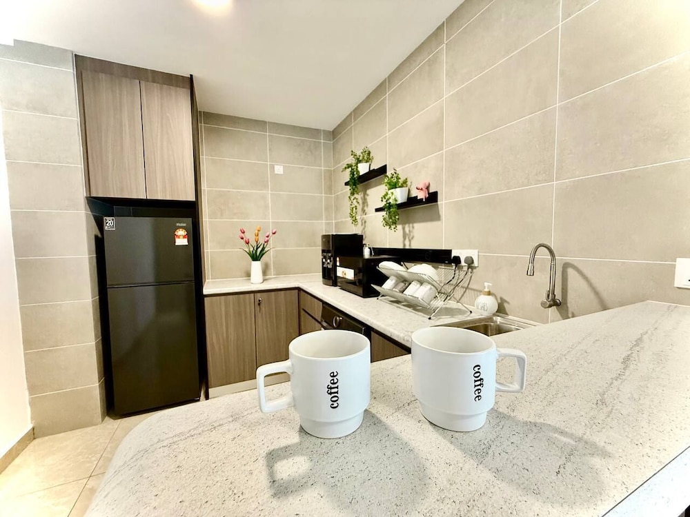 ICC Luxury Suites By Grab A Stay