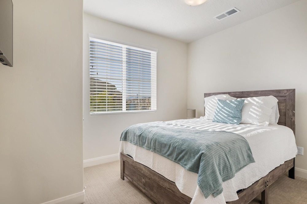 Holiday Hideaway 5 Bedroom Townhouse
