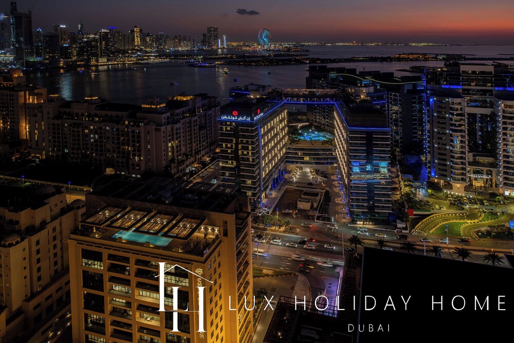 LUX Iconic Views at Palm Tower Studio