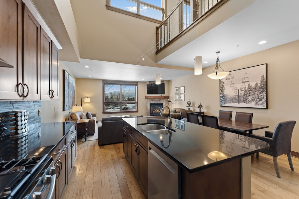 Watertower Place Condos Unit 202, Building B
