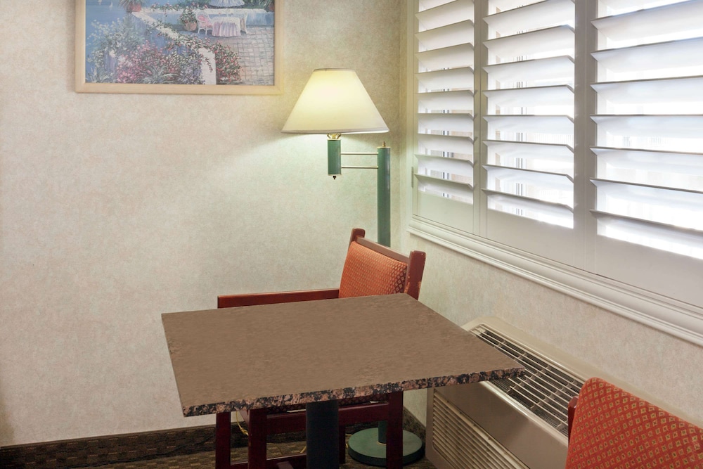 Travelodge by Wyndham Long Beach Convention Center, Φωτογραφία 16