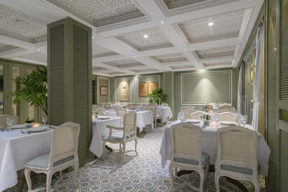 Au Lac Charner Hotel 48