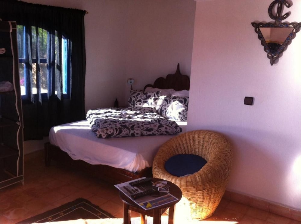 Room in Guest Room - Room in Villa L'air De La Mer view 5