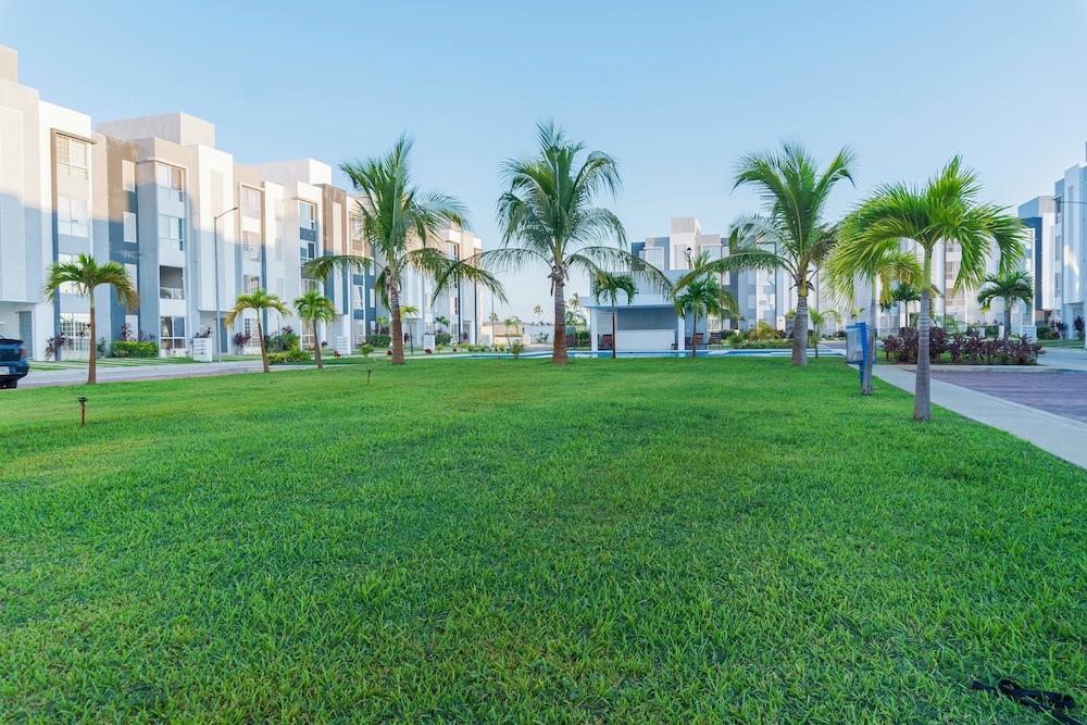 Acapulco Penthouse with 2 Bedrooms Pool