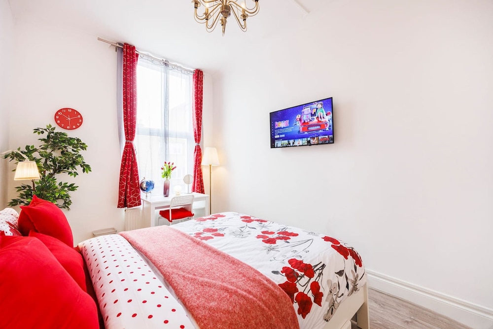 Kensington Charming and Bright Flat