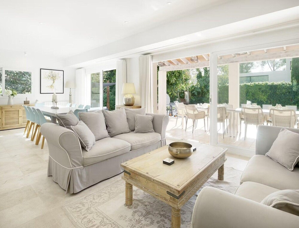 Villa on the Foot of La Font Hills