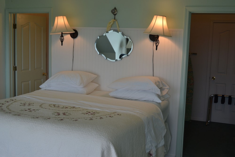 Pioneer Inn Guesthouse view 3