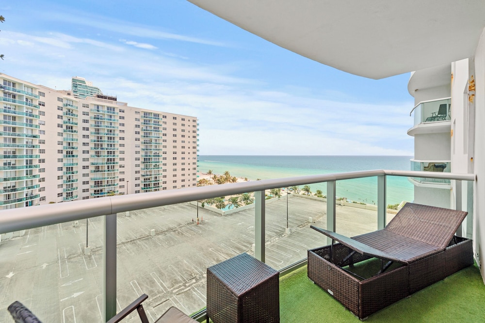 Beachfront Ocean View Balcony Pool Gym