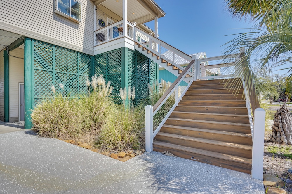 Marina & Golf Course Views: Edisto Island Home