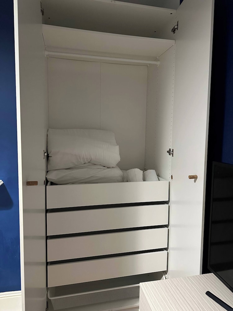Bright Open-plan Apartment in Welling, South East London