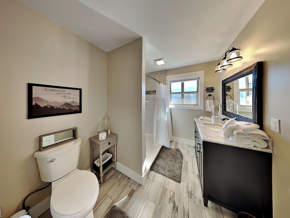 The Squirrel's Nest by Jackson Mountain Rentals