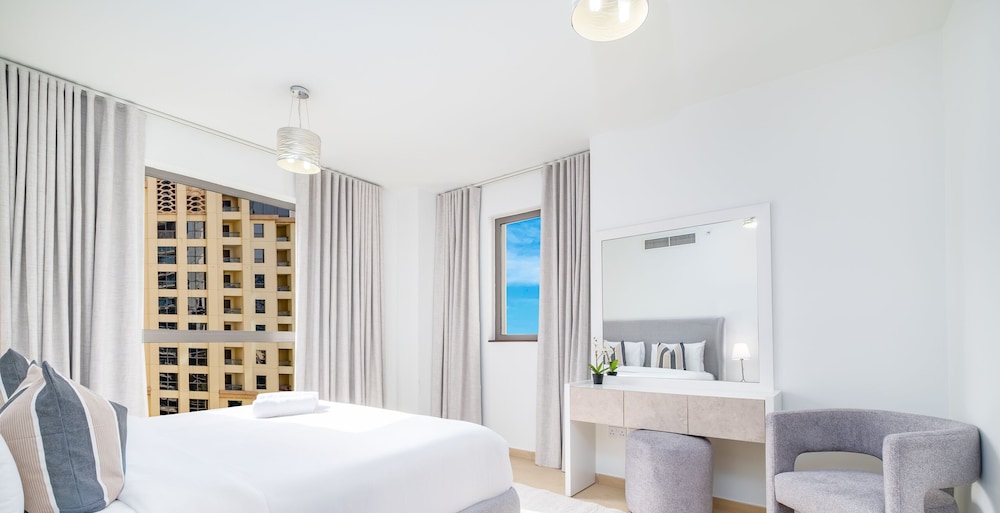 LUX The Murjan Sea View Suite 2