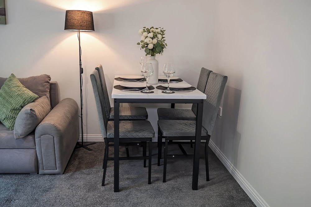 House Sleeps6-garden-petsok-parking-long Stay Disc