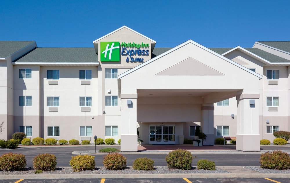 Stevens Point Vacations - Holiday Inn Express and Suites Stevens Point, an IHG Hotel - Property Image 1