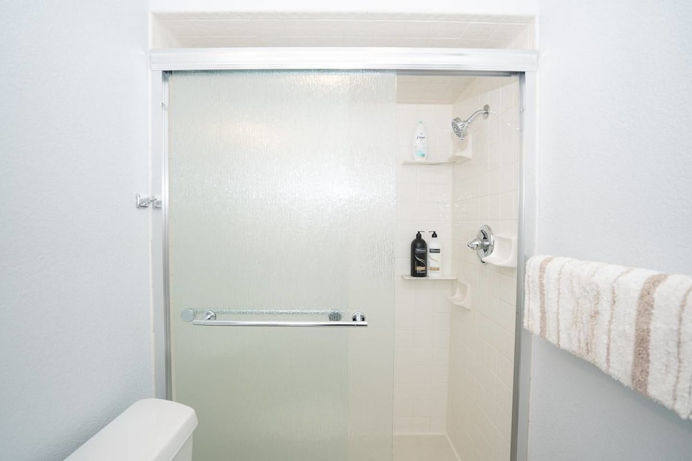 The Meadowlark Manor Spacious Backyard  Hot Tub - Property Image 8