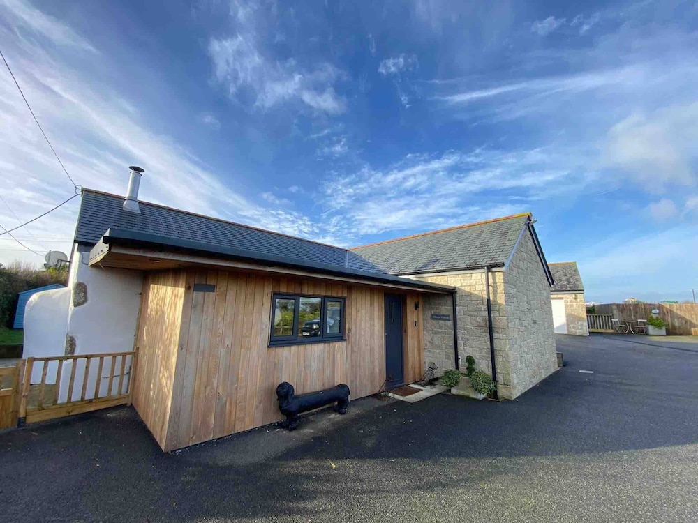 Cottage 4 Miles to Hayle Beach With EV Charger
