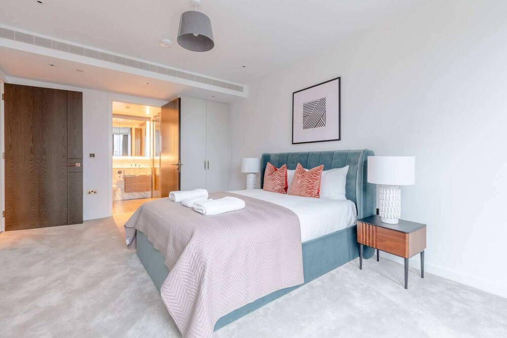 Luxurious 2BD Flat by the River Thames - Vauxhall