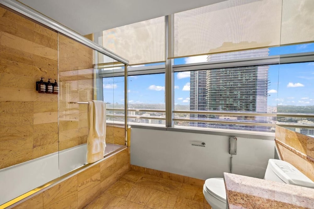 Luxury Brickell 3 Beds Sleeps 8