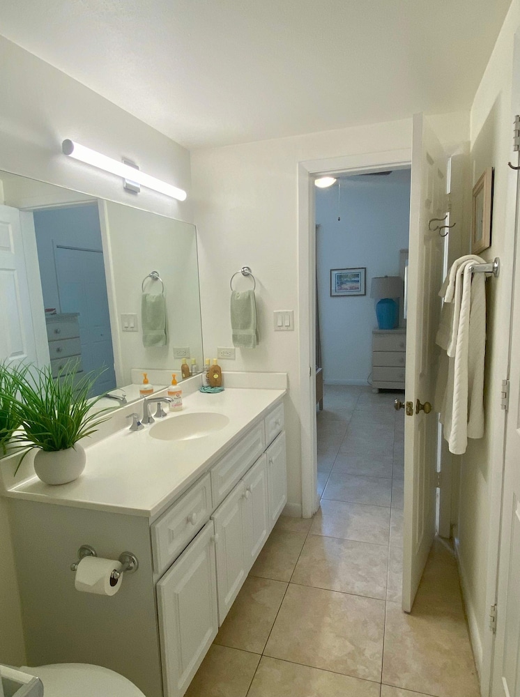 NEW Oceanfront Condo in George Town