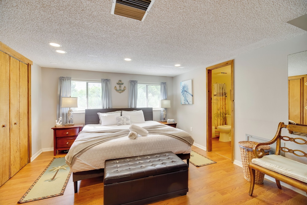 Next to Turtle Preserve: Oceanside Florida Retreat