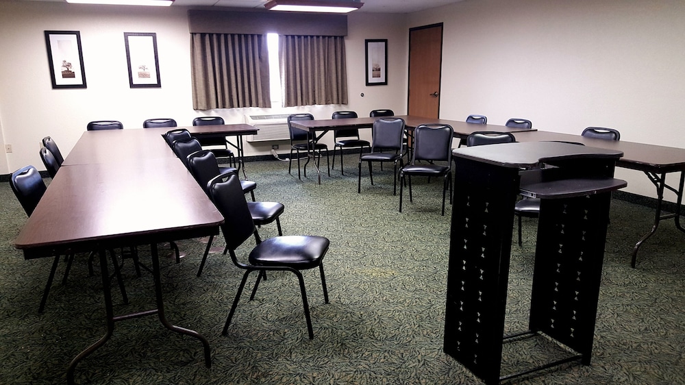 Garden City Vacations - AmericInn by Wyndham Garden City - Property Image 6