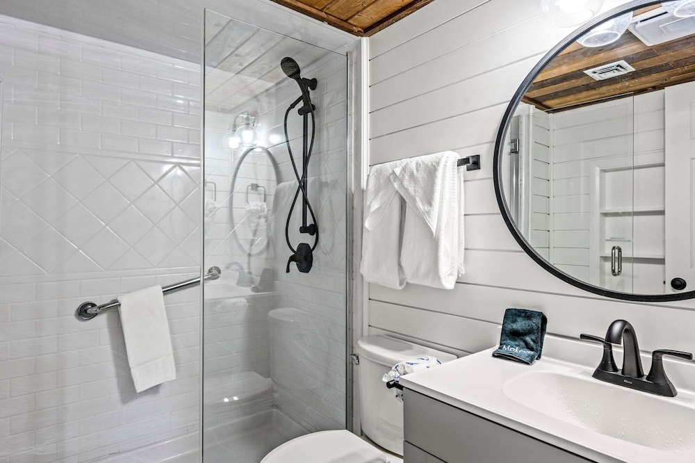 Luxe Condo - Mountain Views - Pool Hot Tub Sauna