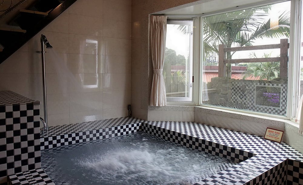 Regale Villa Hotel