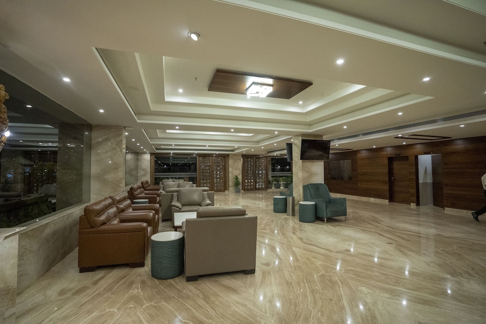 Lobby & Reception
