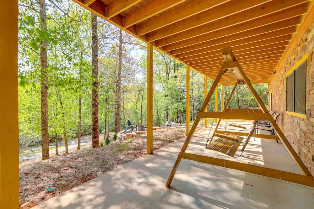 Lavish Hiawassee Cabin - Great for Families! view 5