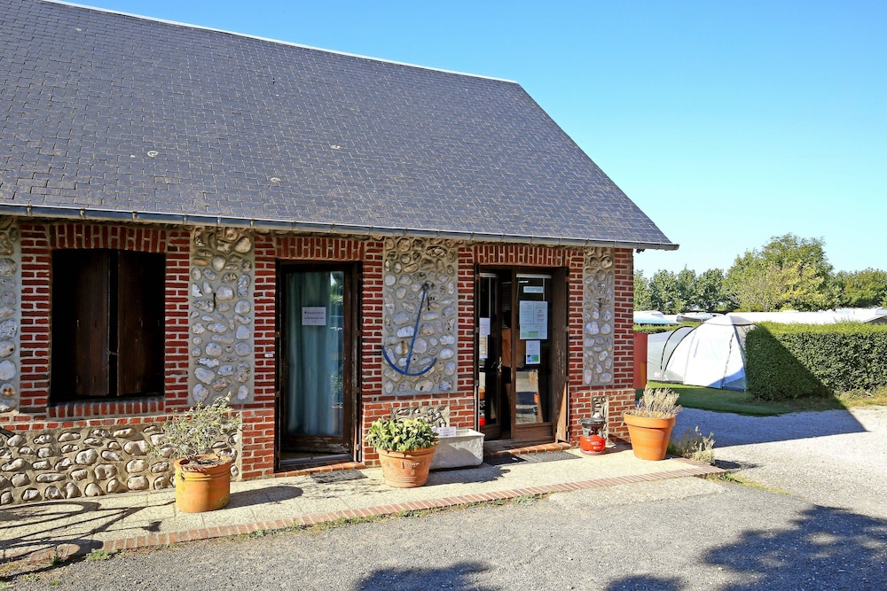 Huttopia Les Falaises view 2
