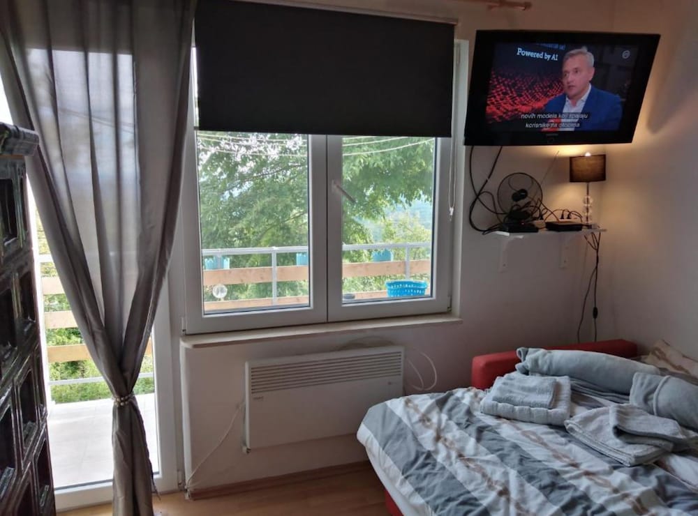 Plesivica Hillside Holiday Home With Hot -tub