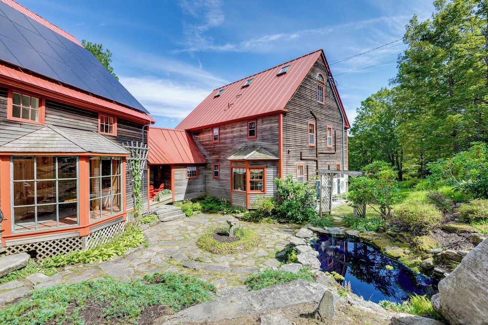 10 Mi to Mt Snow! Grand Estate Built to Entertain