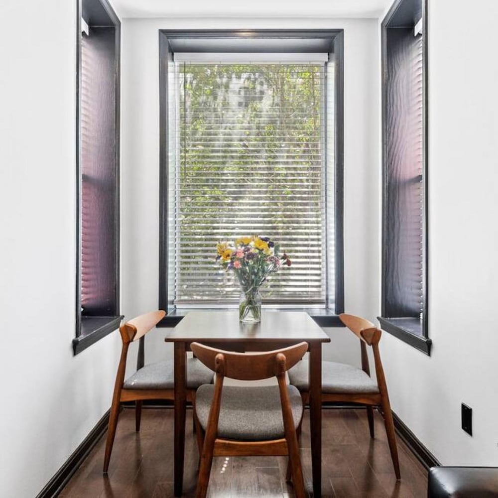 Charming DC Rowhouse Condo - Ideal Long-term Stay